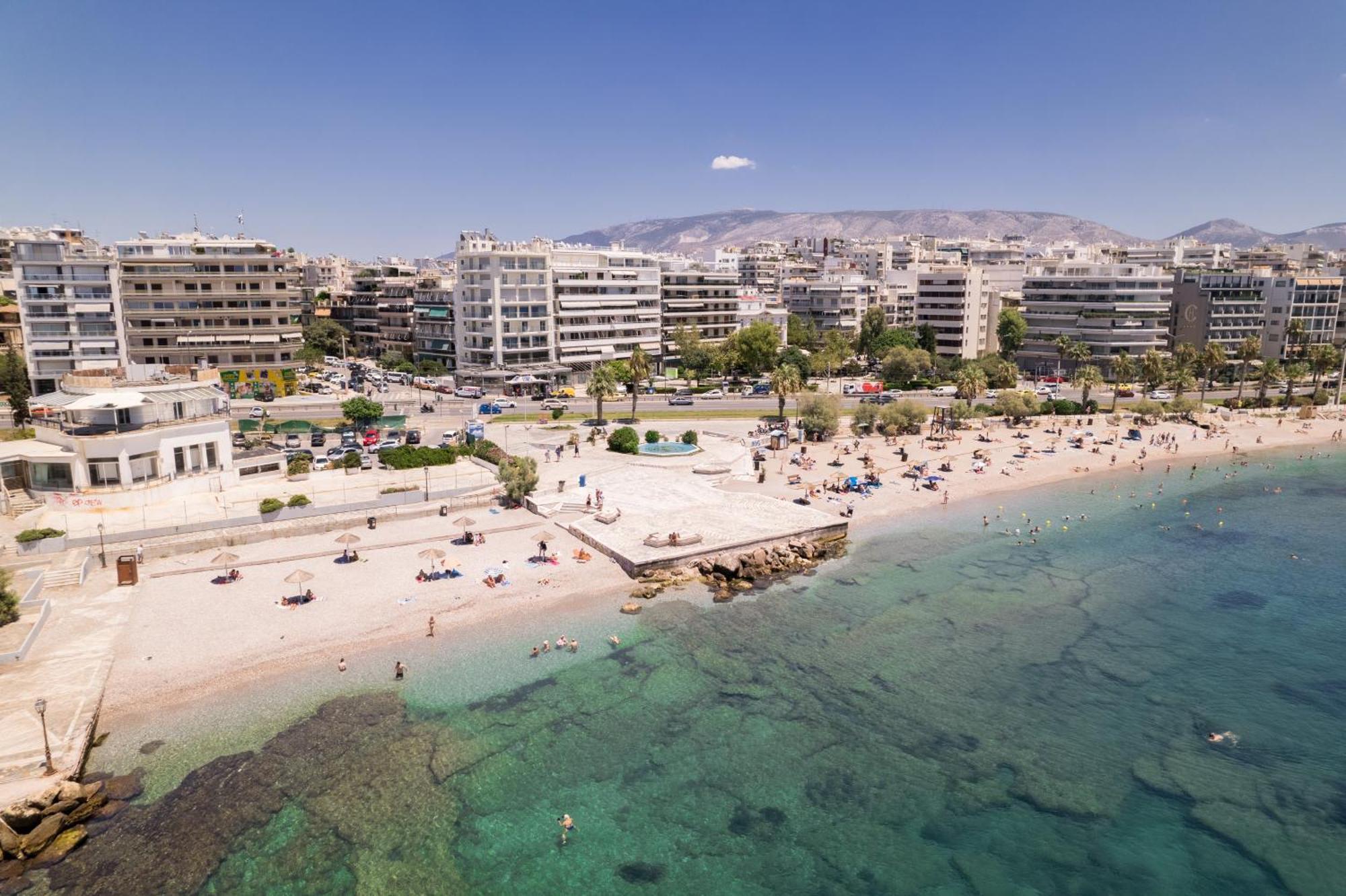 Luxury Seaside Apartment Next To Starbucks Opossite The Beach Park Of Flisvos Athens Exterior photo