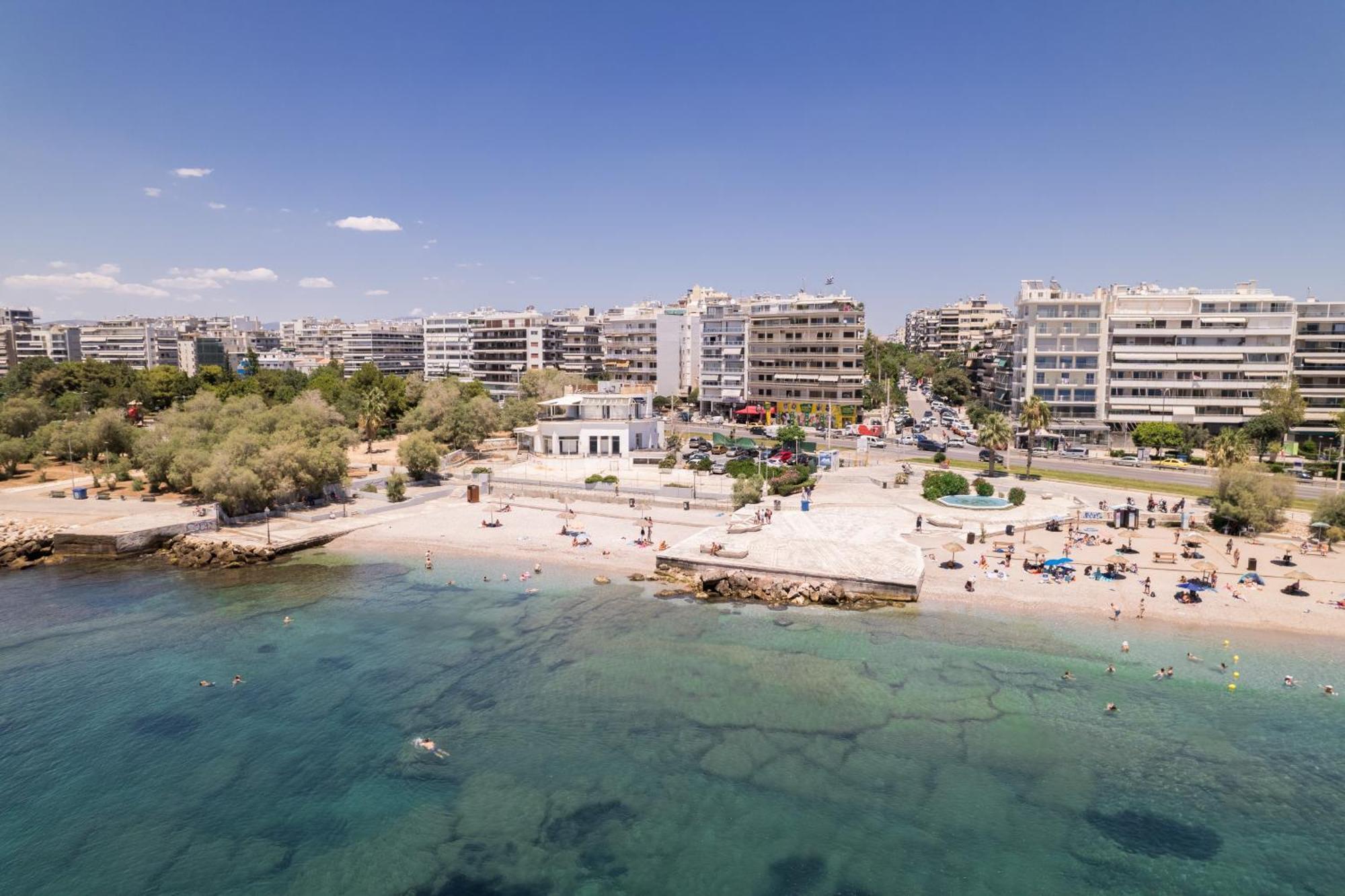 Luxury Seaside Apartment Next To Starbucks Opossite The Beach Park Of Flisvos Athens Exterior photo