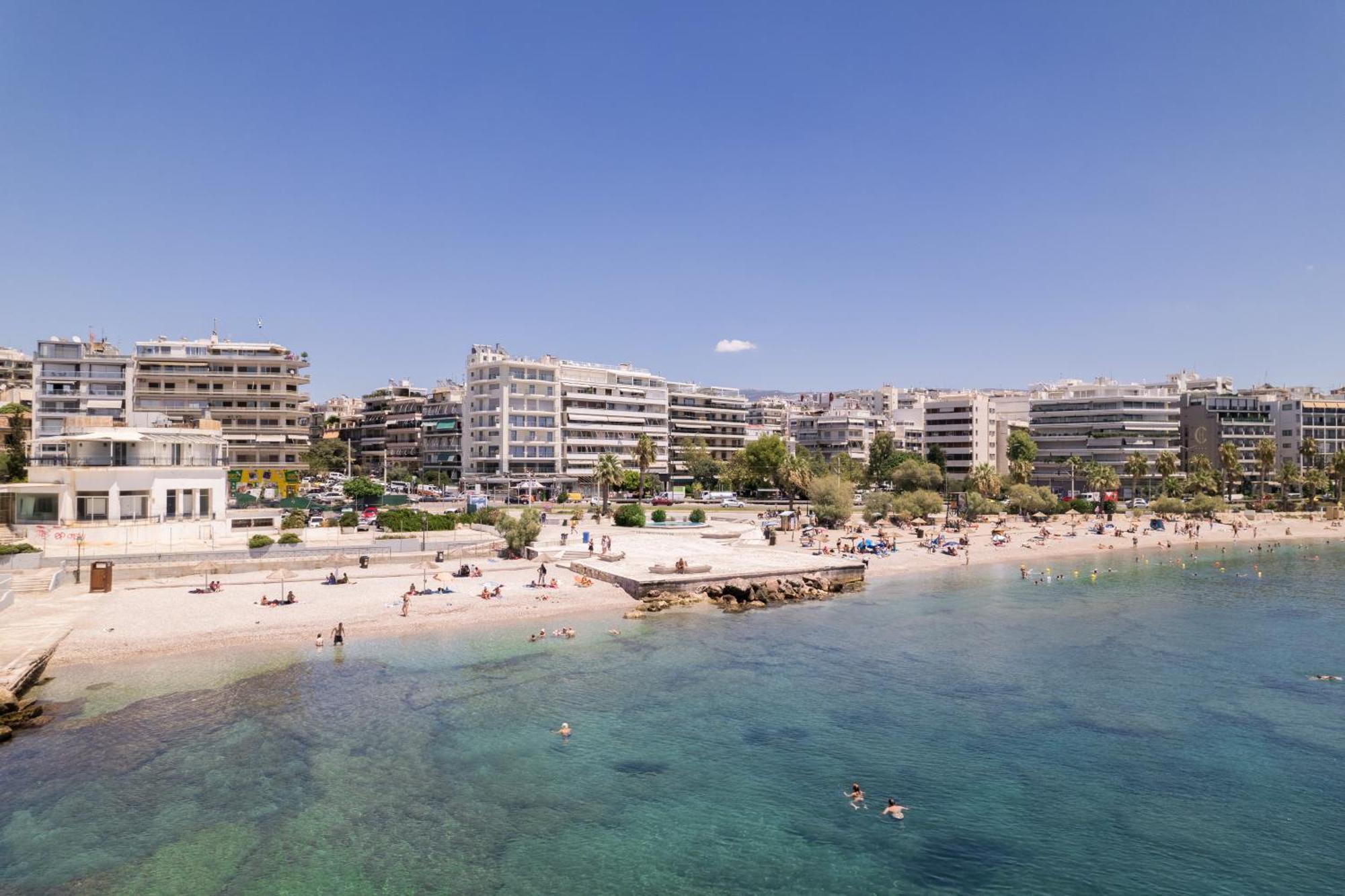 Luxury Seaside Apartment Next To Starbucks Opossite The Beach Park Of Flisvos Athens Exterior photo