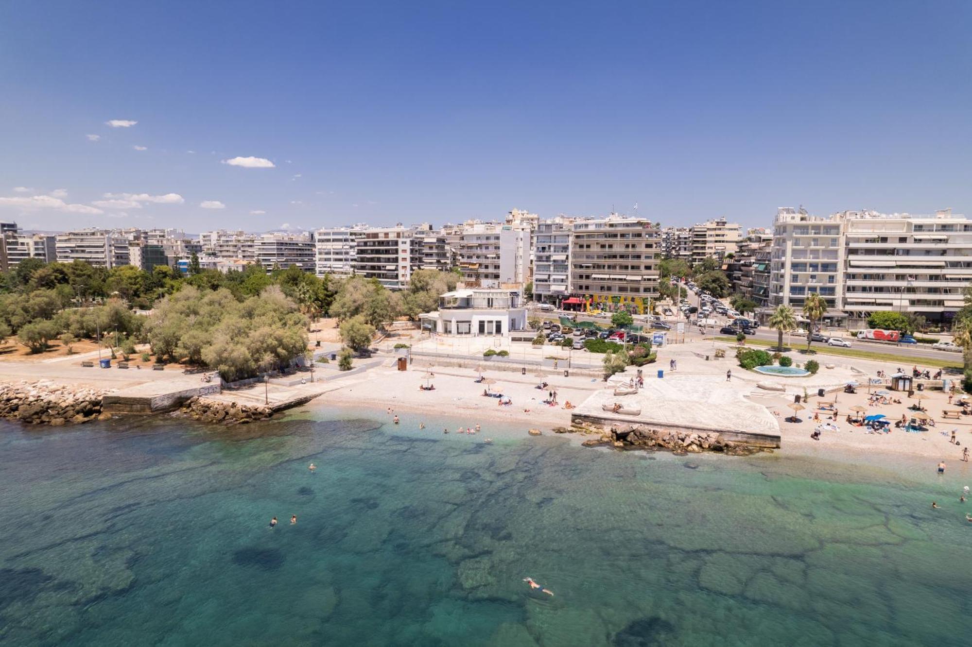 Luxury Seaside Apartment Next To Starbucks Opossite The Beach Park Of Flisvos Athens Exterior photo